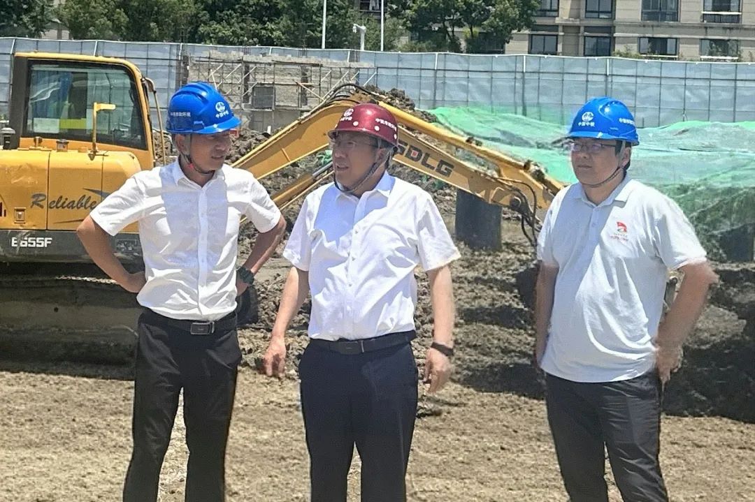 公司黨委書記、董事長李明華到蘇州清樹灣項目檢查指導工作.jpg